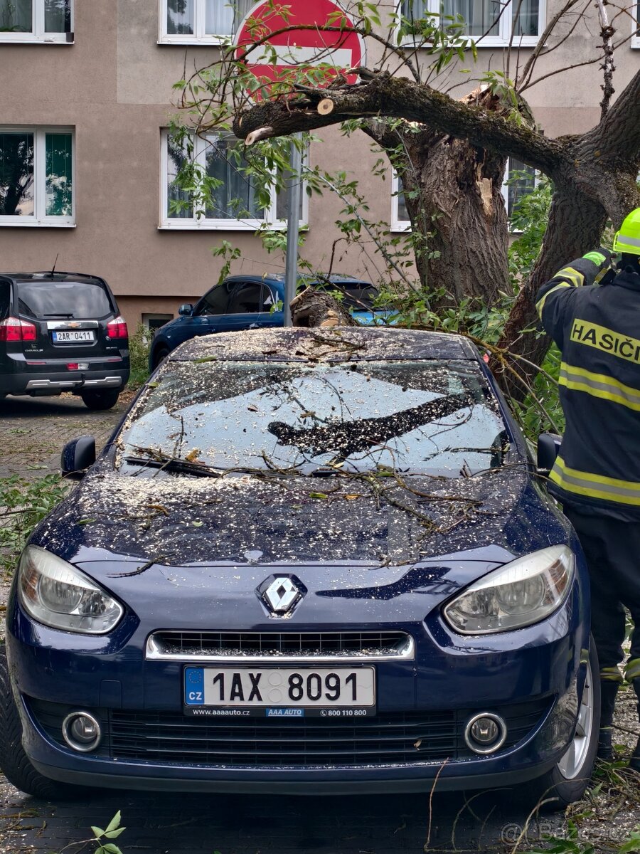 Prodám jako celek Renault Fluence 1.6i 2010