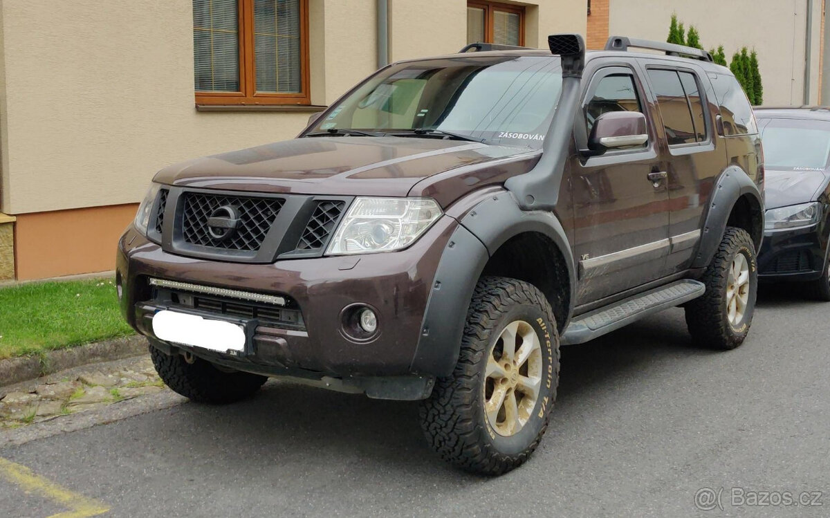 Nissan Pathfinder 3.0 V6 automat 7míst TOP STAV 2010