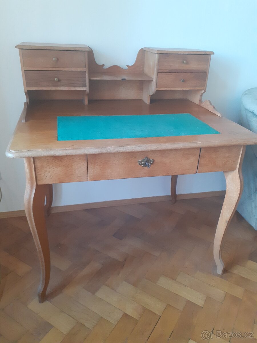 psací stůl