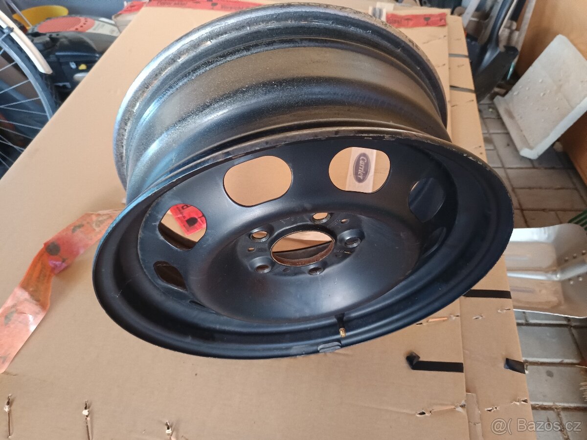 Ocelové disky a zimní pneu BMW 1