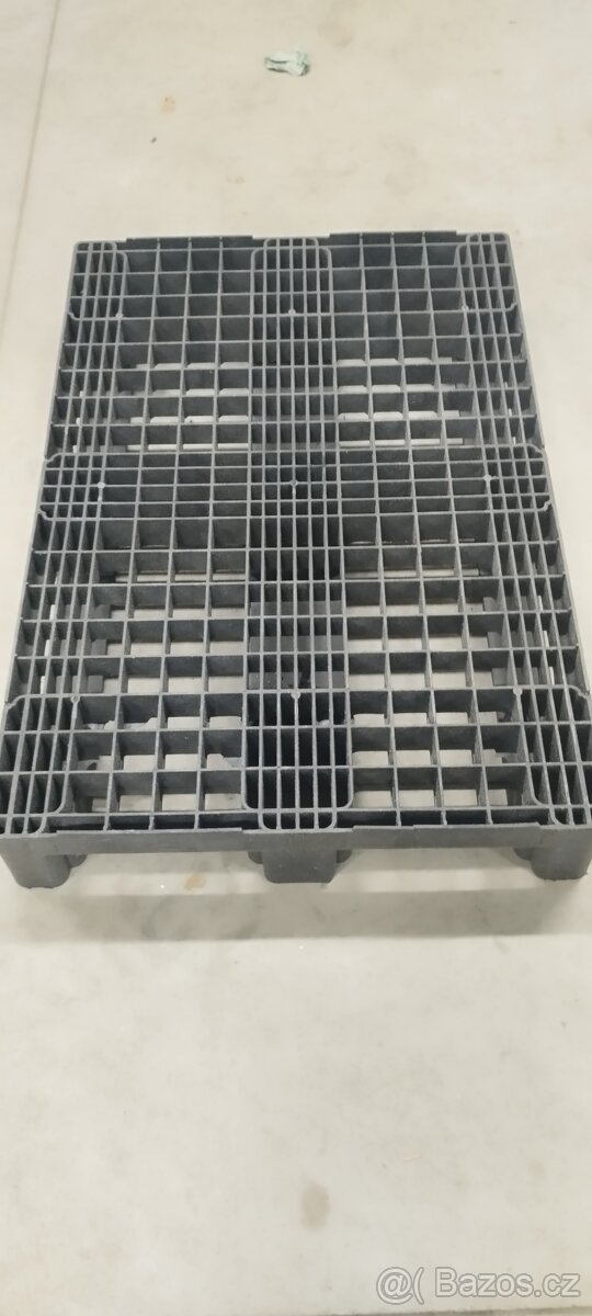 Plastové palety 120x80cm