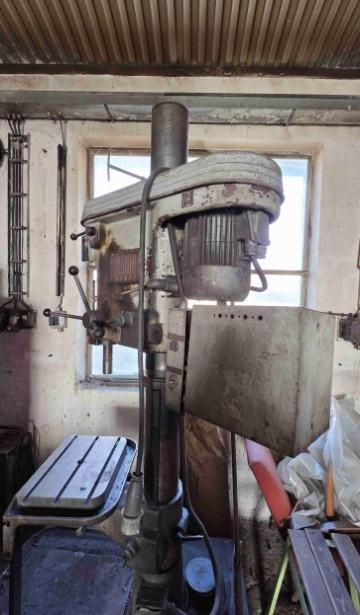 Prodávám Použitá vrtačka VS 32 B, r. v. 1988