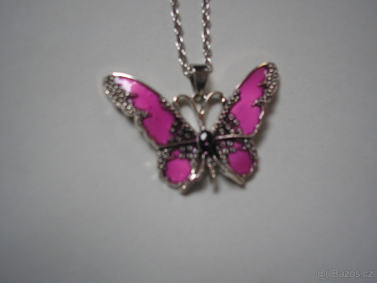 Krásný přívěšek motýl i s řetízkem