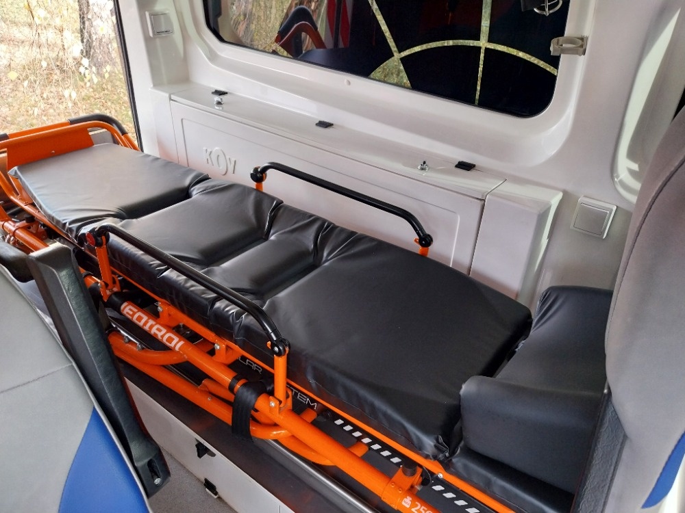 Zdravotnická výbava sanitního vozidla/křeslo + rampa/lehátko