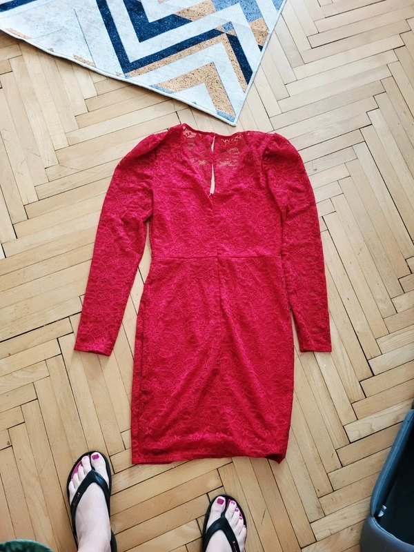 Celokrajkovane červené sexy šaty L