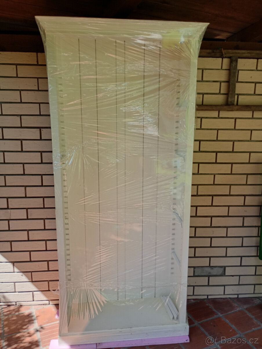 Skříň masiv 188x88x35 cm s poličkami