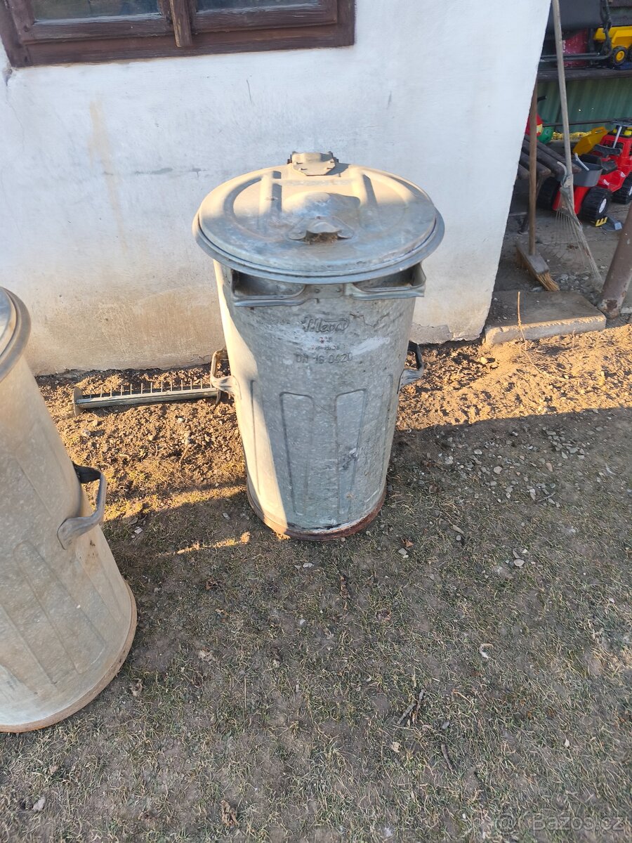 Pozinkovaná popelnice