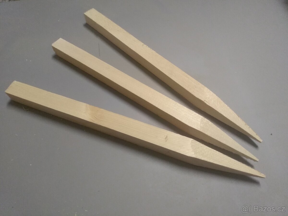 Dřevěné geodetické kolíky