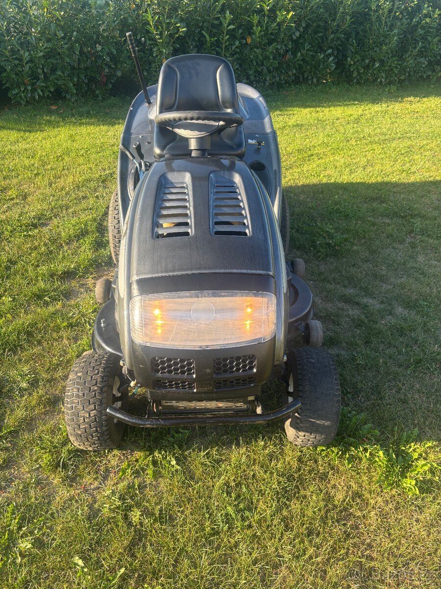 Zahradní trakturek MTD 24hp