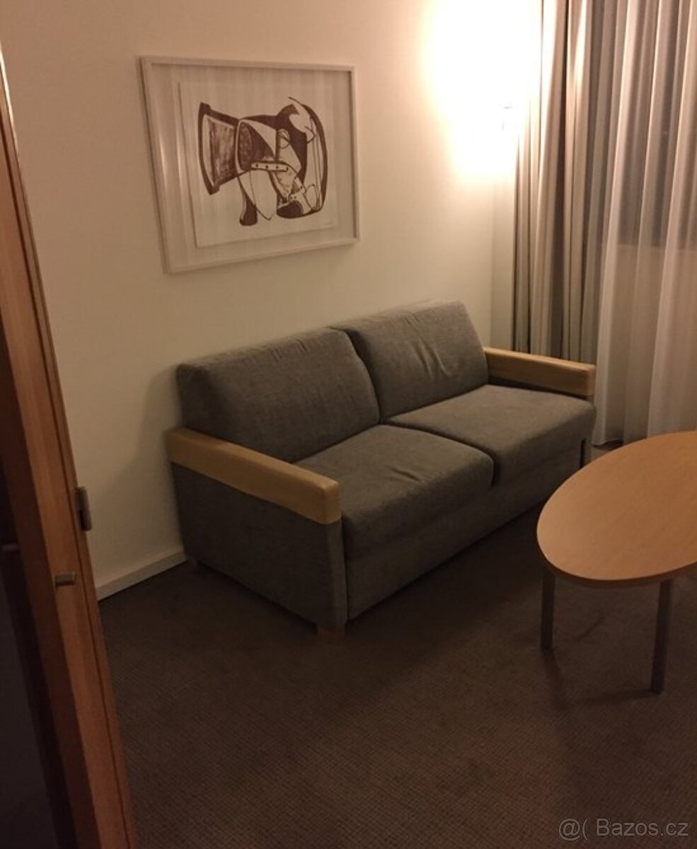 20x rozkládací gauč z hotelu
