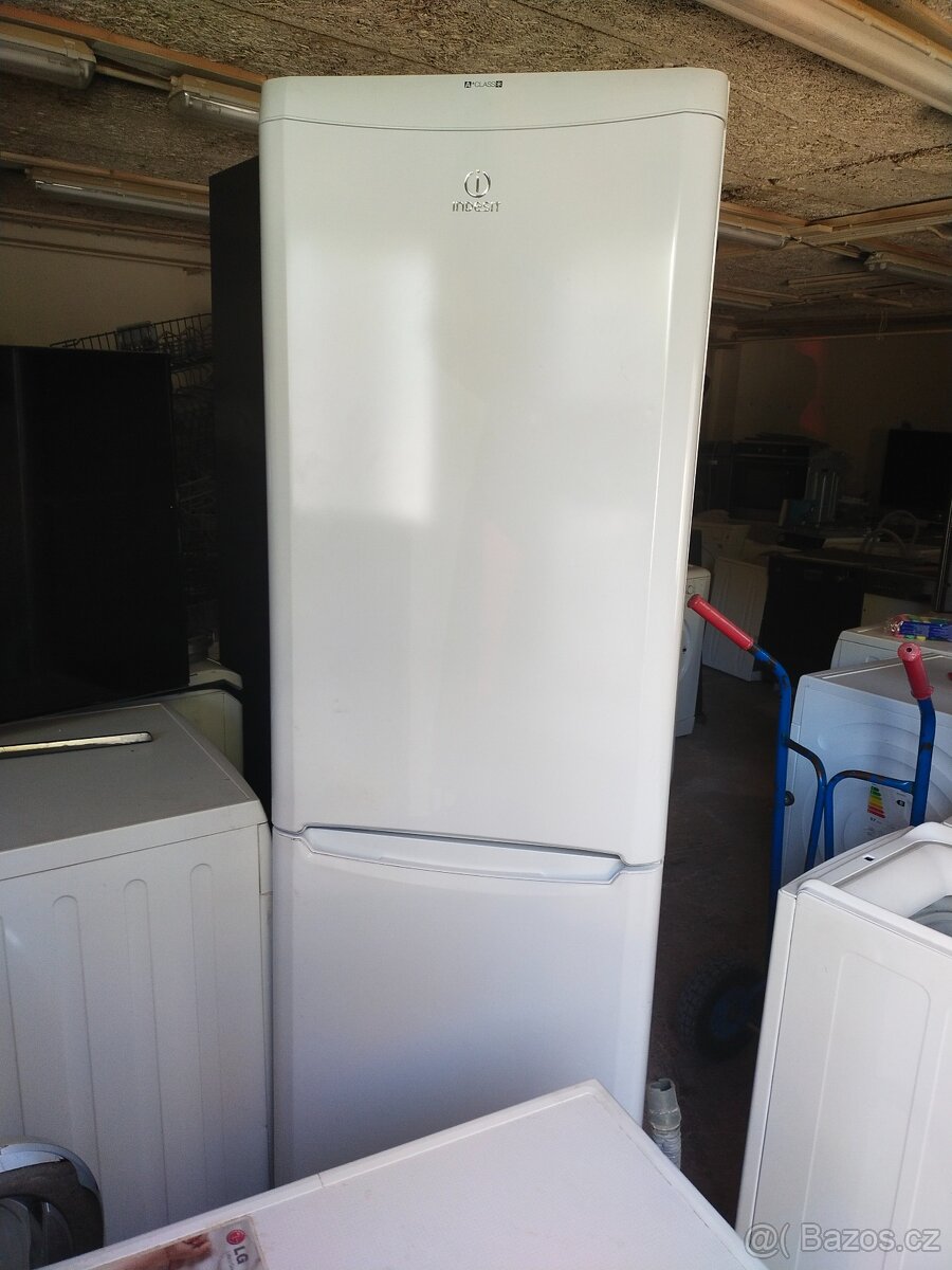 Prodám lednici značky Indesit výška 180 cm