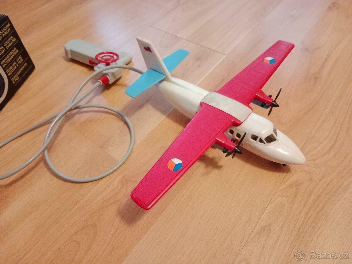 Retro letadlo turbolet na dálkové ovládání