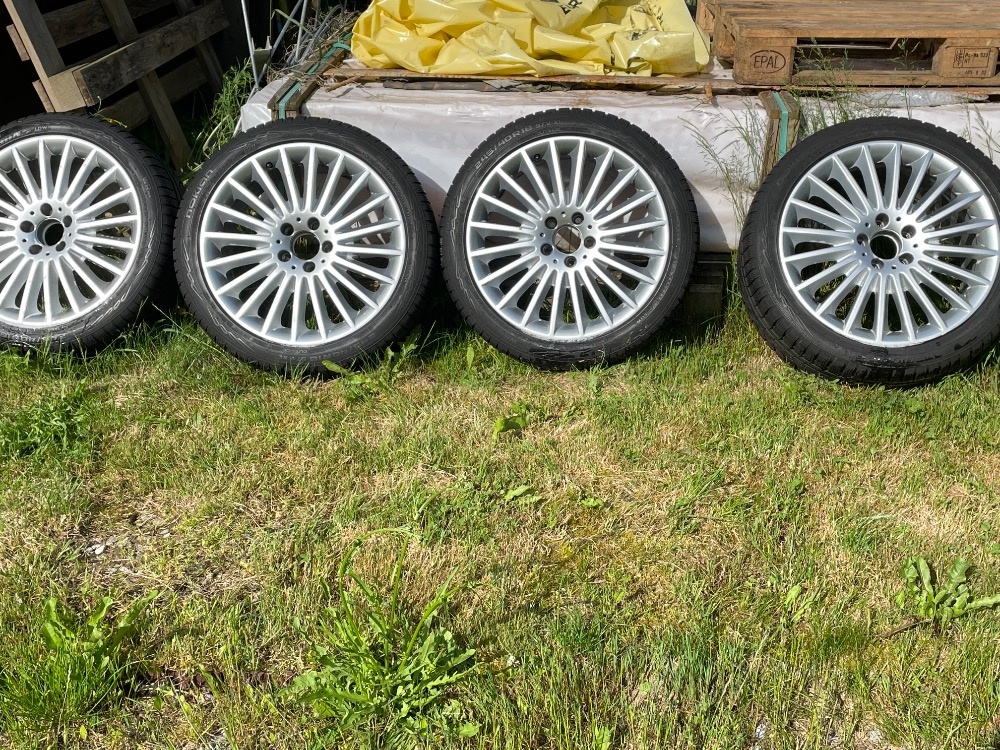 Prodám málo jeté zimní pneu na AL discích 4x