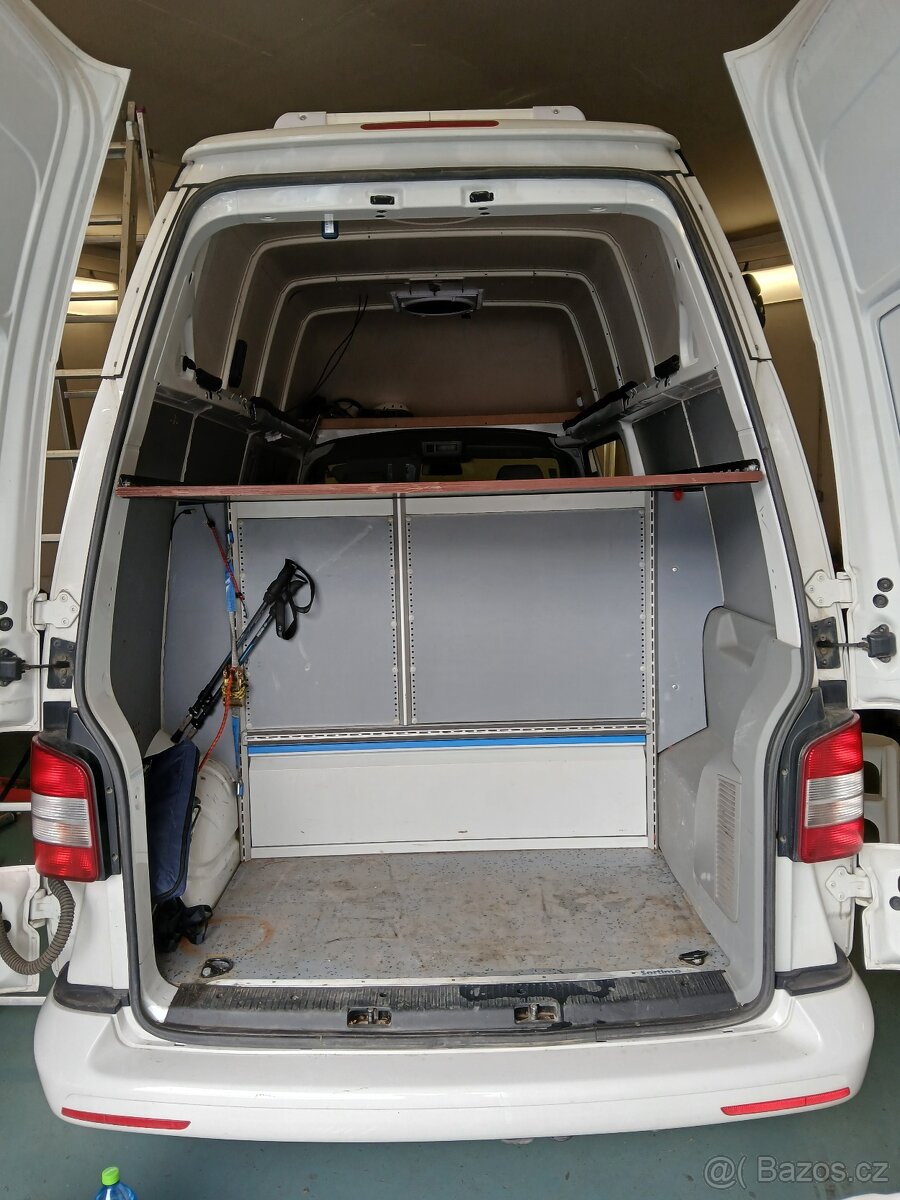 Obytná vestavba VW T5