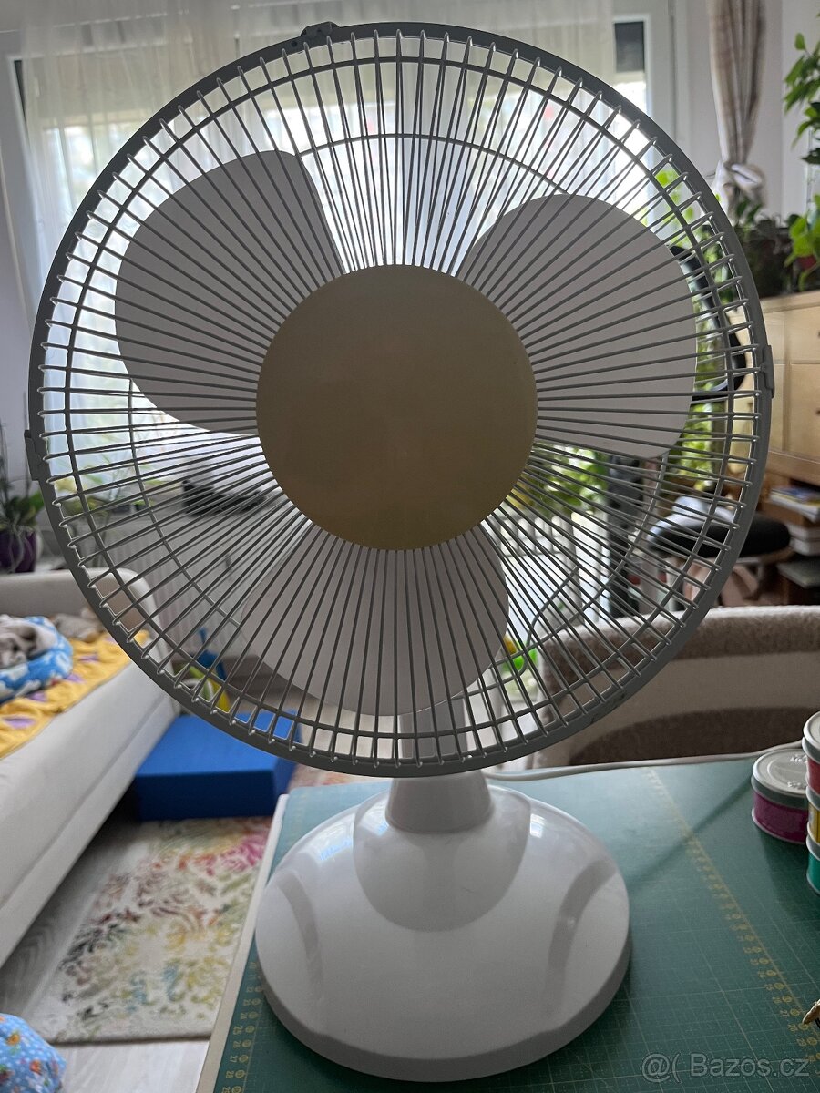 Stolní větrák, průměr 30cm, 3 rychlosti