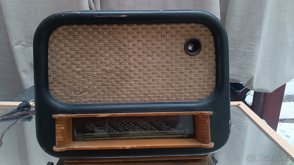 Starožitné radio Tesla