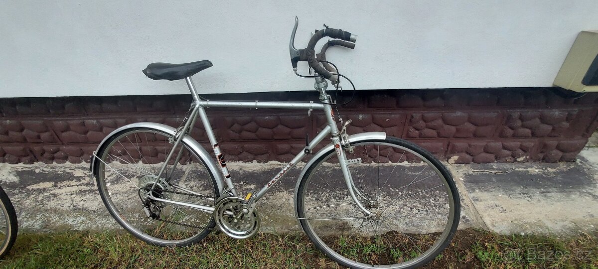 Retro kola