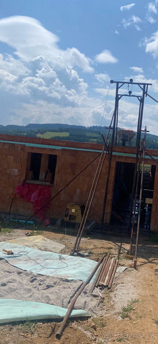 Stavební vrátek s klecí a ovládáním