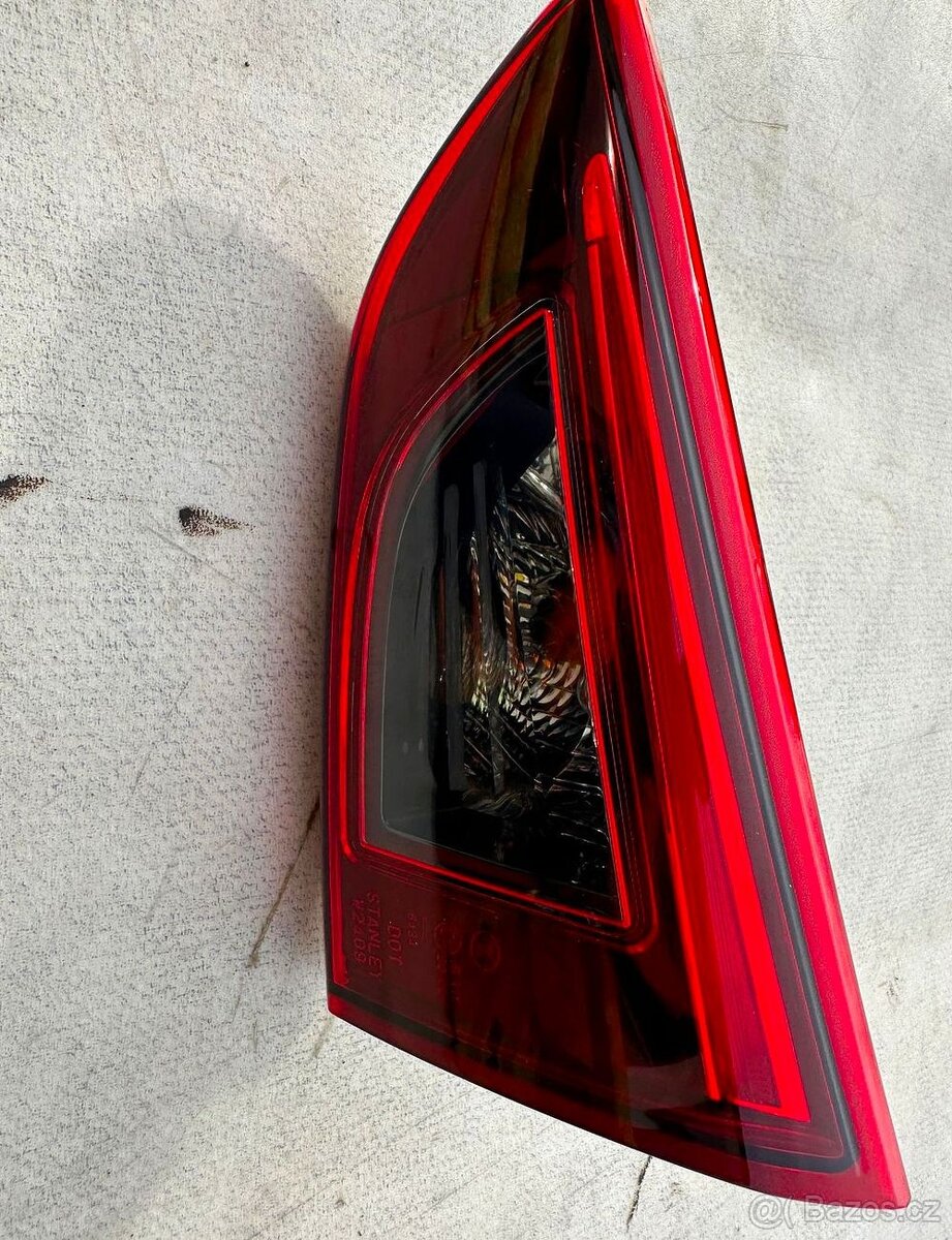 Mazda CX3, pravé zadní světlo, kuft