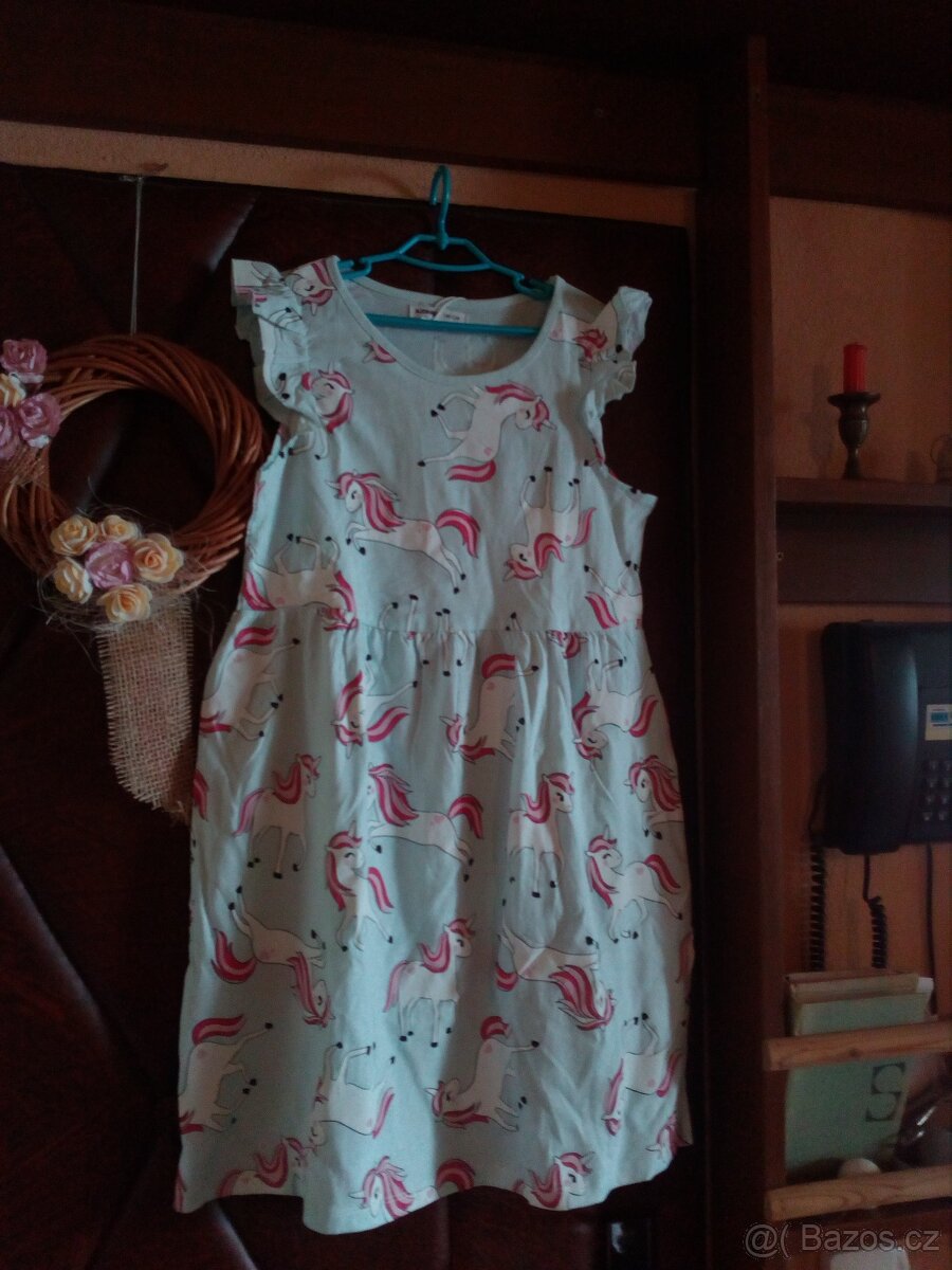 Prodam nove saty s vysackou a moc pekne,vel.140,spise mensi,