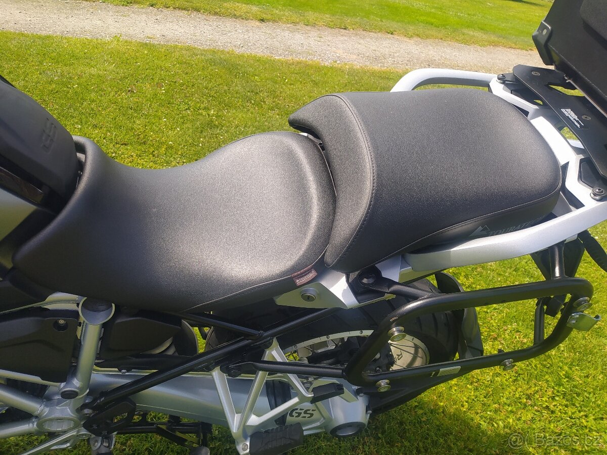 BMW R 1200 GS, vyměním snížené sedlo Touratech.