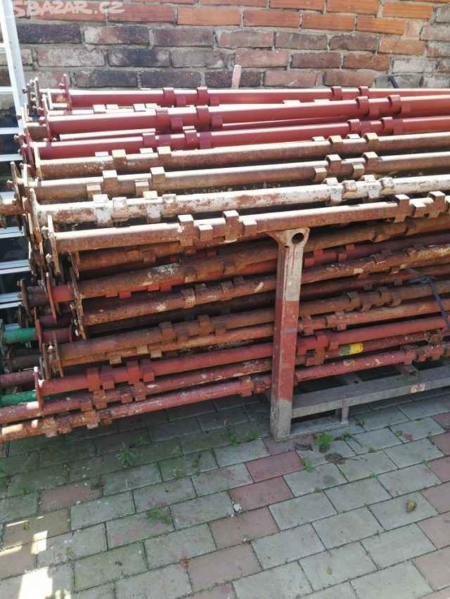 Prodám 40x kostek haki lešení.