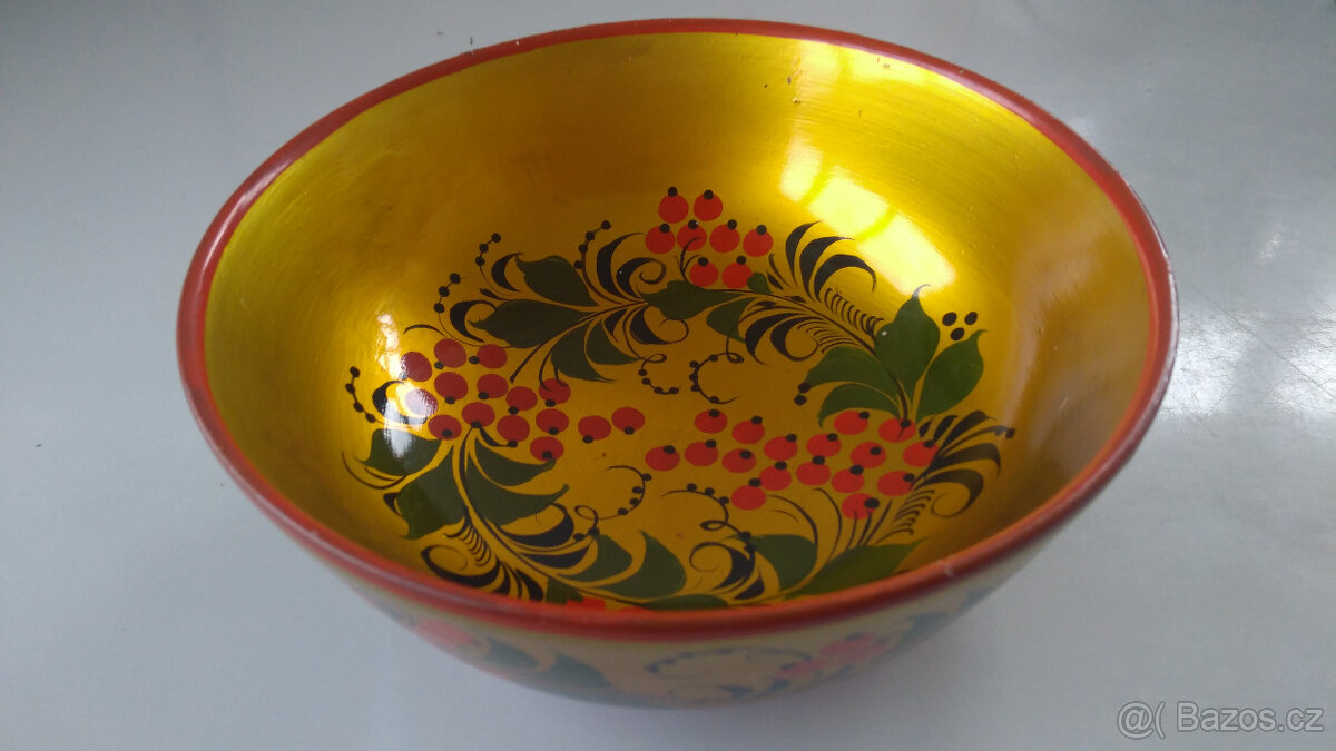 dřevěná malovaná miska