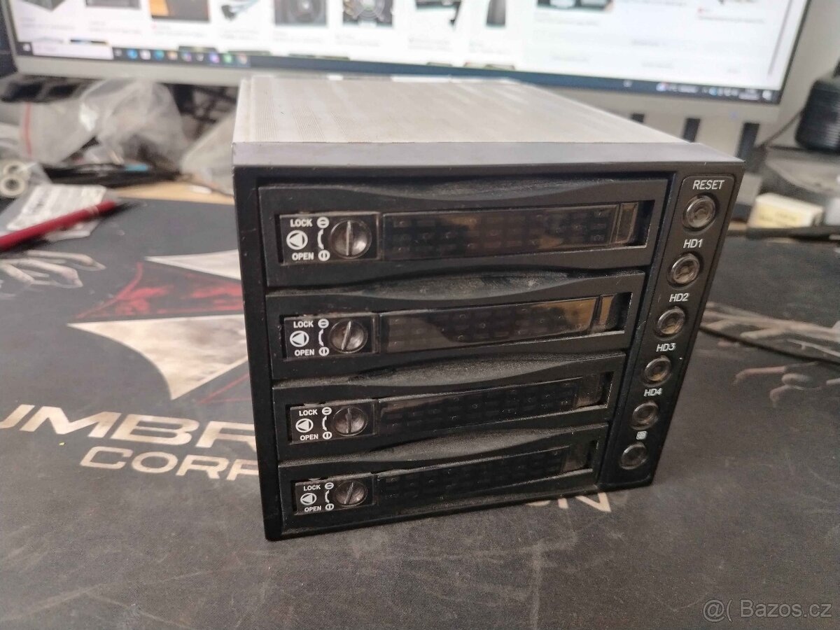 Rámeček na 4x HDD SATA