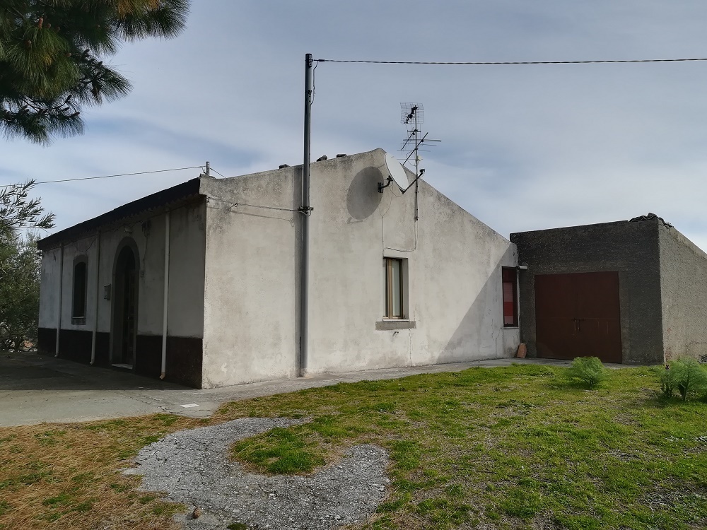 Sicílie, RD 2+1, 90 m2, poz. 1.000 m2, Montalbano Elicona