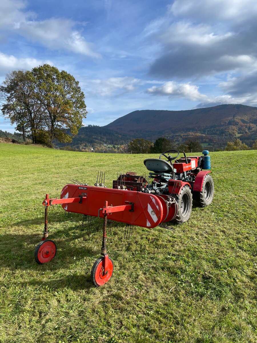 Shrnovač/obraceč sena za malotraktor