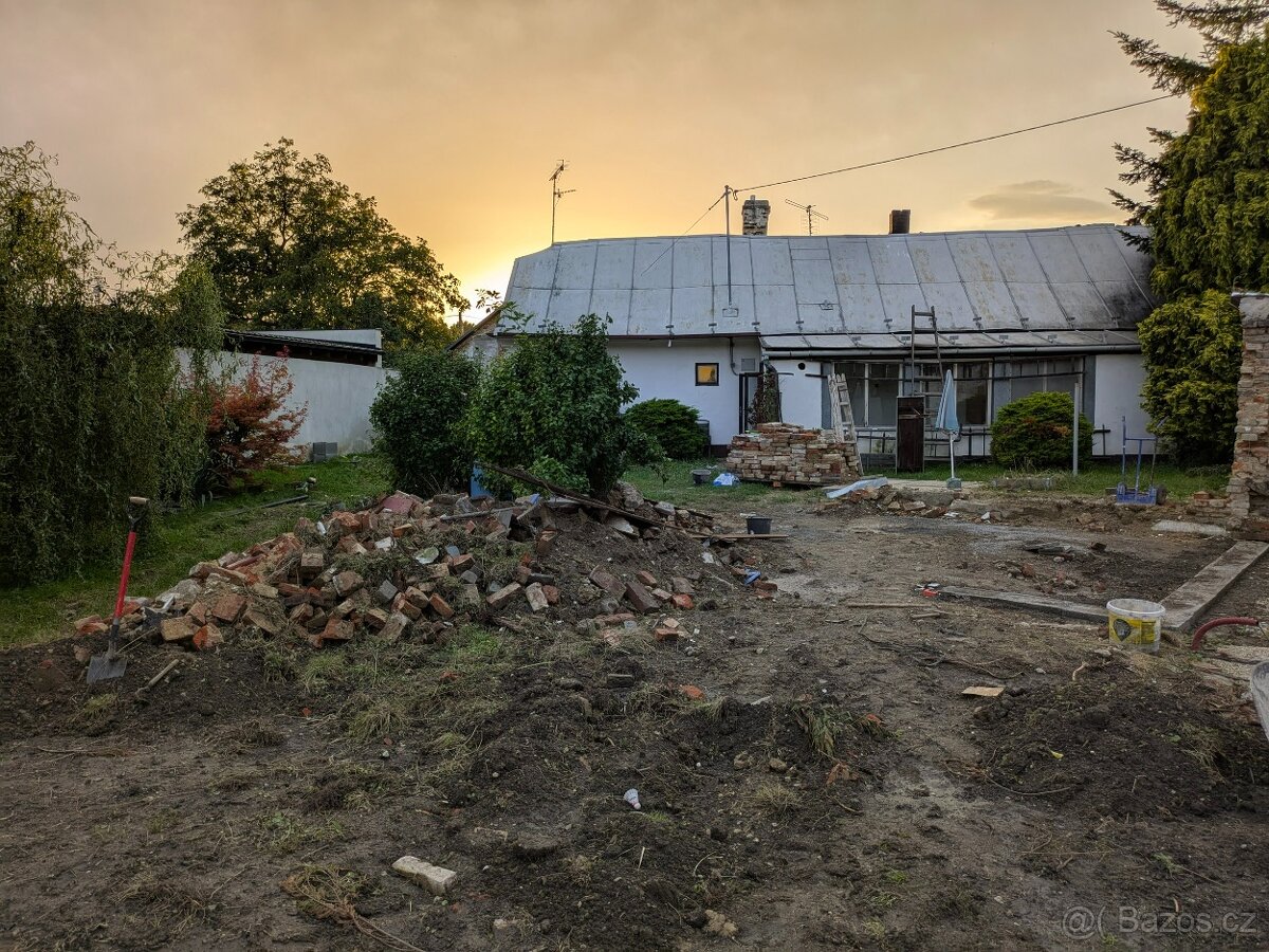 Prodej domu k rekonstrukci v Oticích