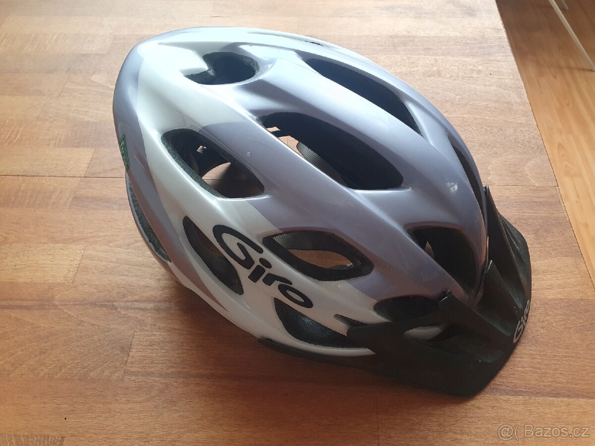 Cyklistická přilba Giro