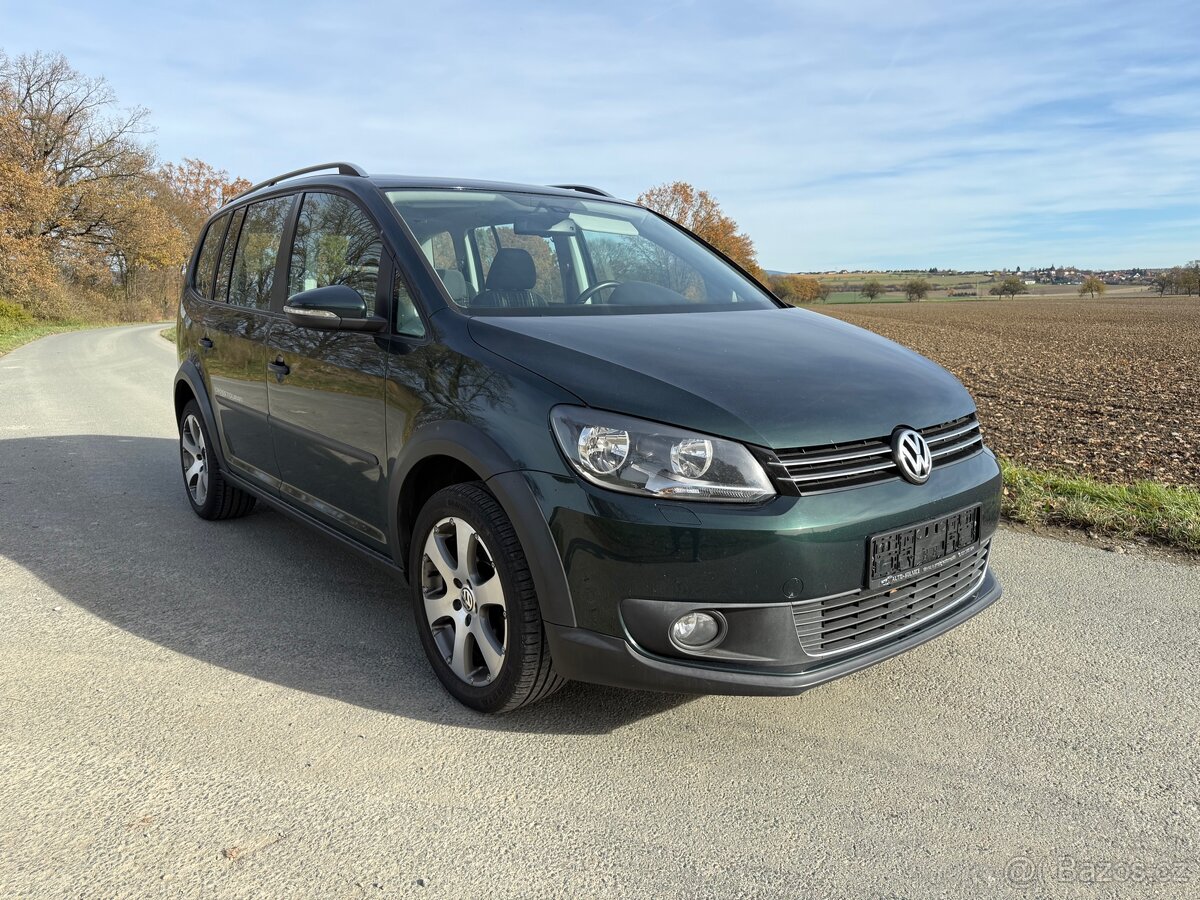 VW Touran 2.0TDi 103kw,ALU,tažné,webasto,pano,7mist