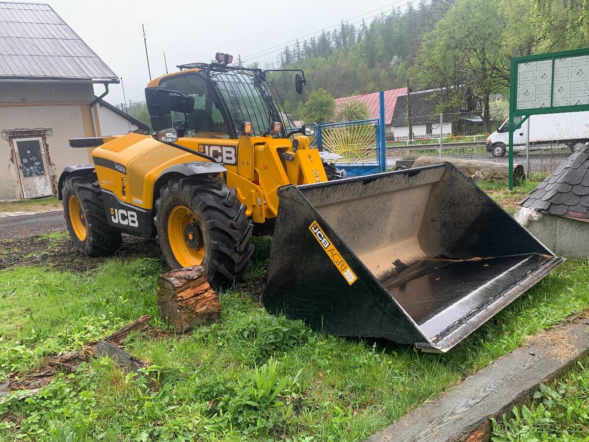 Teleskopický manipulátor, nakladač pronajem. služby