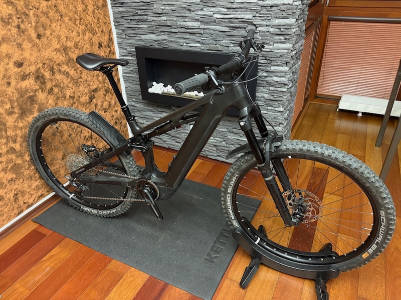 Prodám celoodpružené karbonové elektrokolo Cube ONE44 RACE