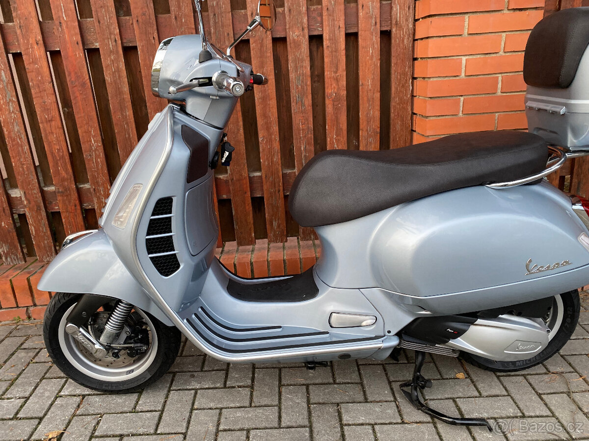 Vespa GTS 300 Hpe (2021)