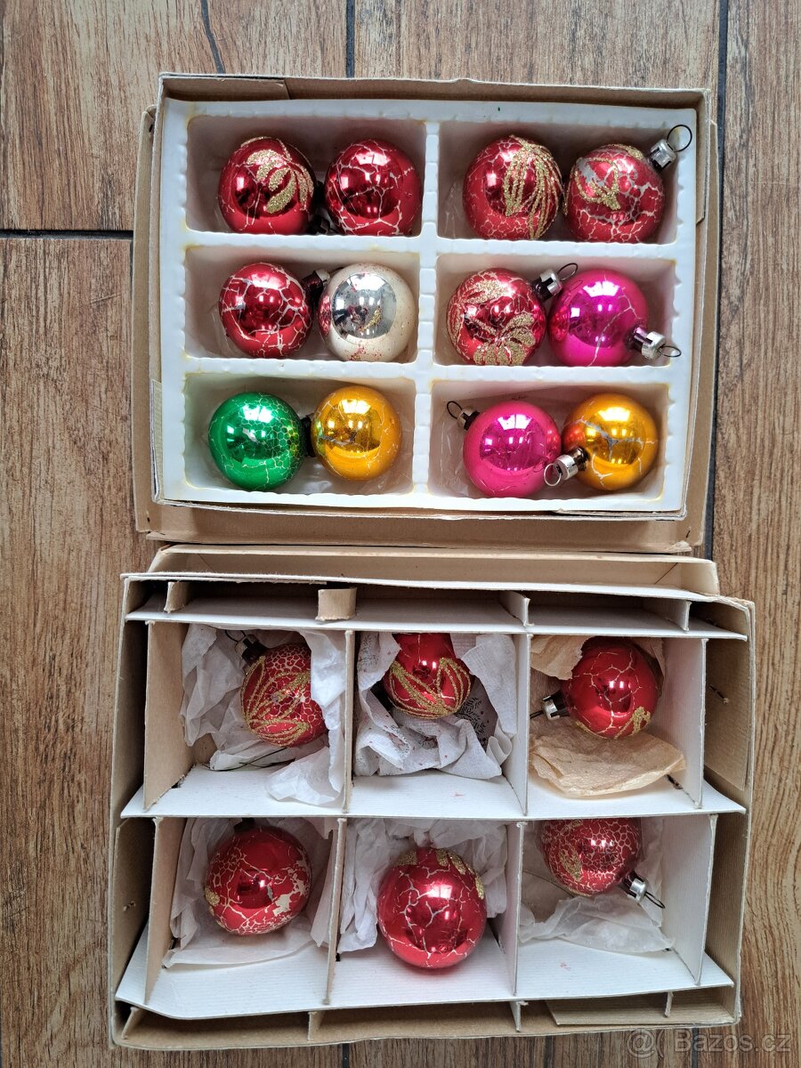 2 krabice retro ozdob