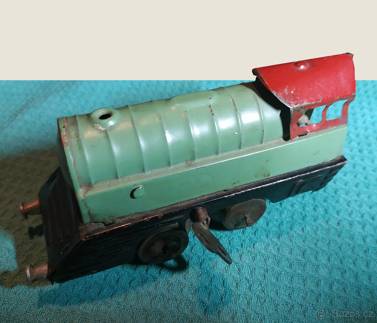 plechová hračka historická