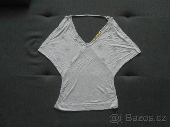 Šedé triko