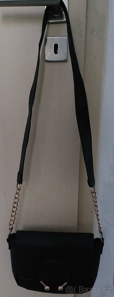 pěkná menší kabelka Primark