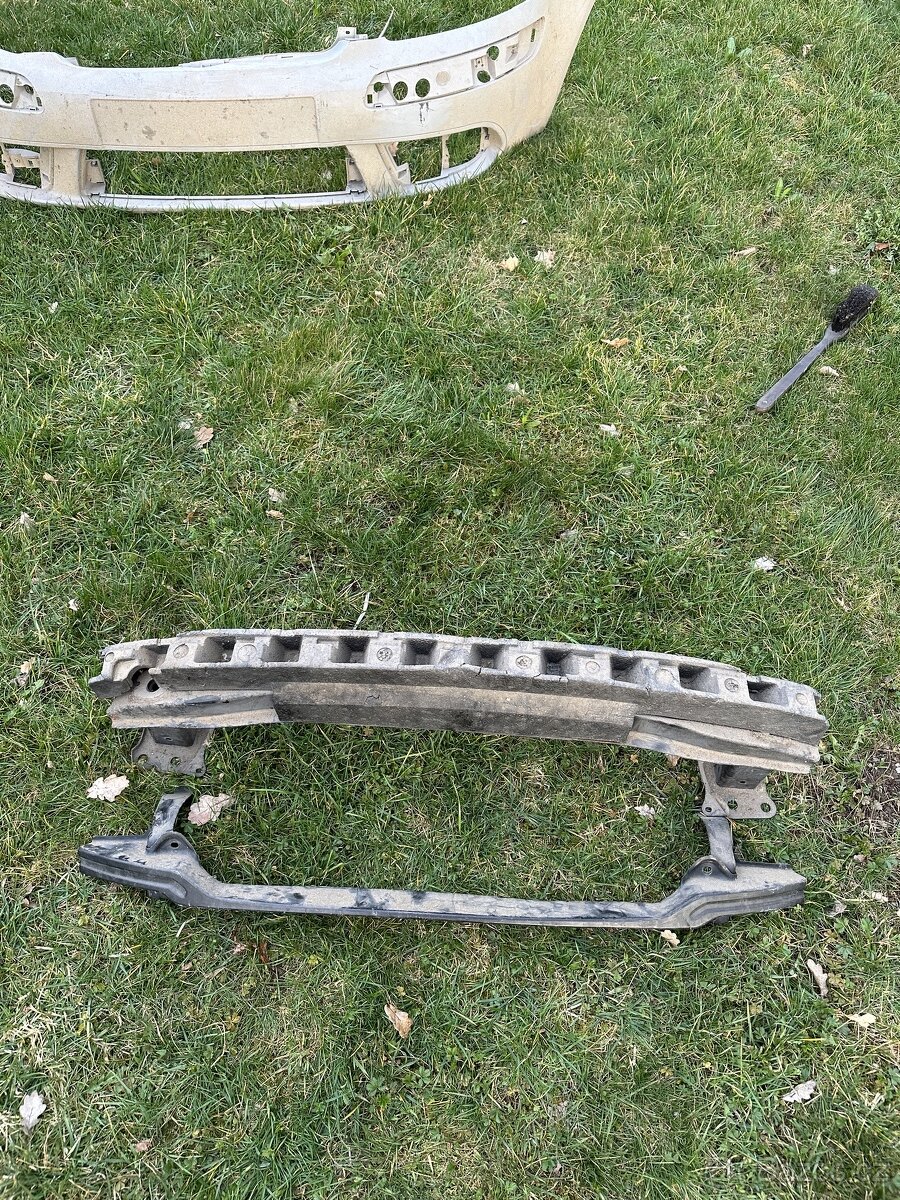 Přední výztuha VW Touran