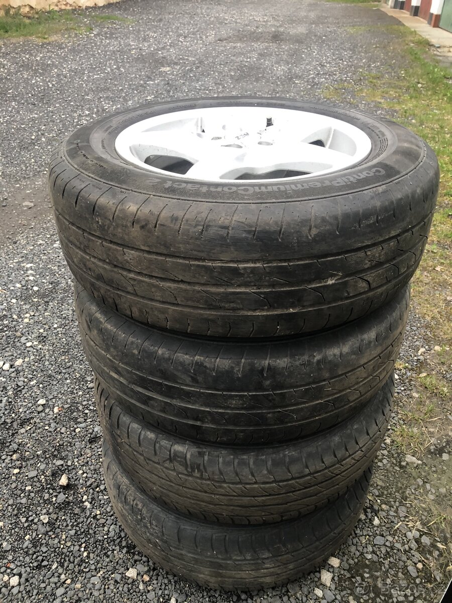 Prodám 15’ sadu kompletních kol + další 2 pneu