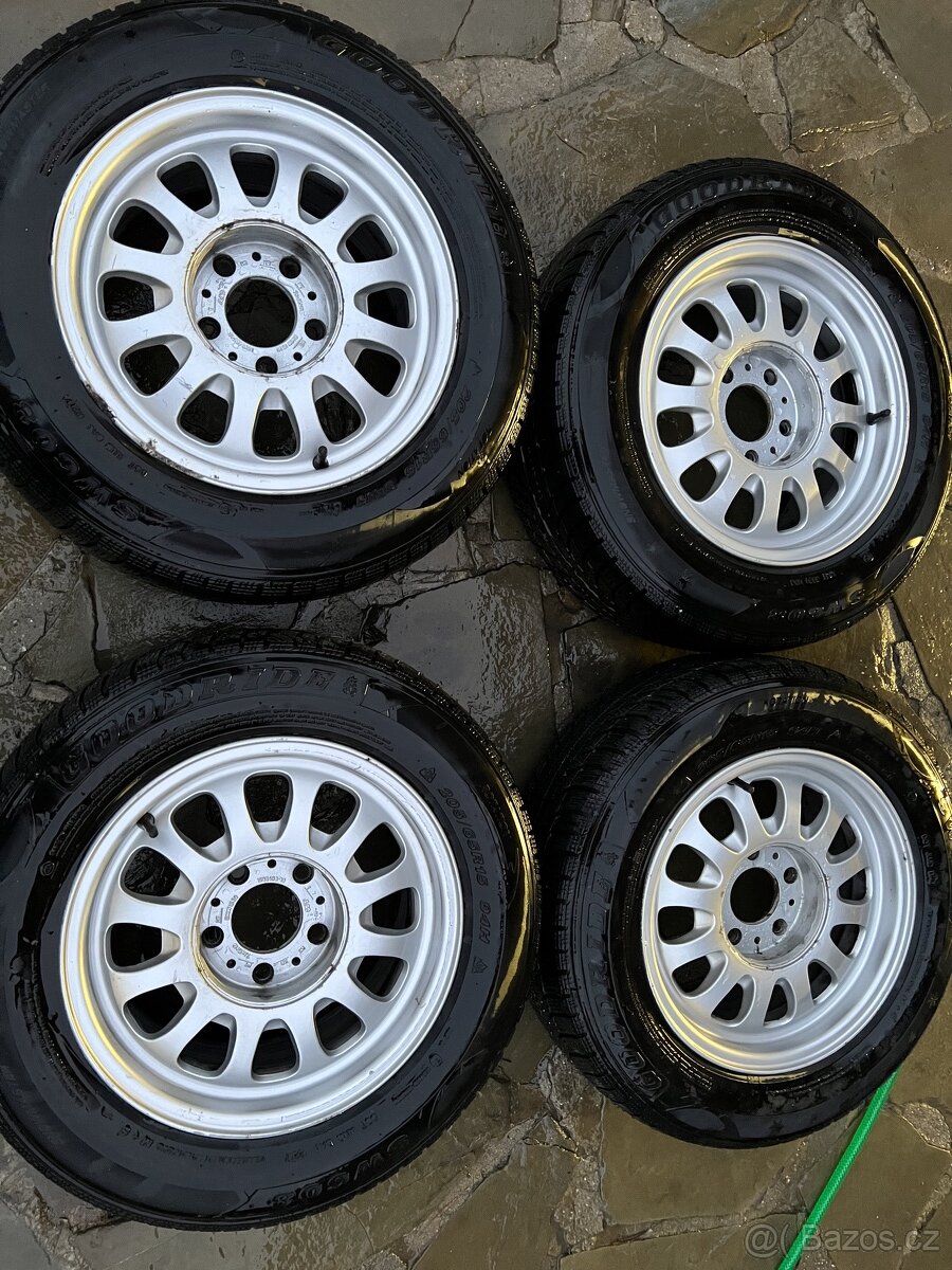 Prodám 5× ALU kola se zimními pneu (4× kompletní + 1× rezerv