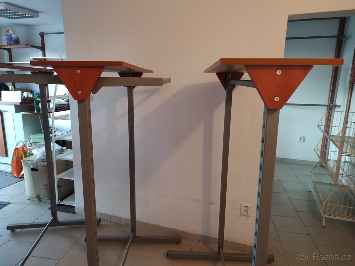Stojany na oděvy 2 ks.