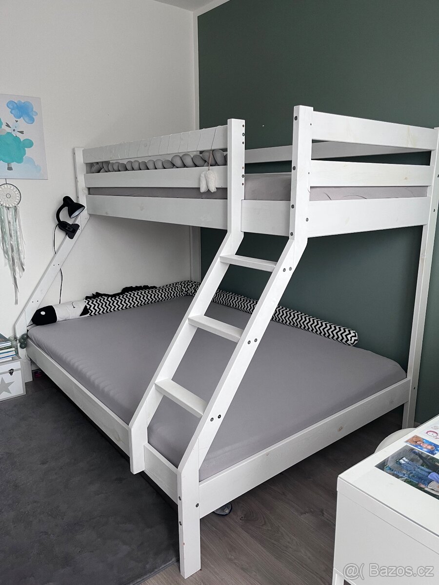 Poschoďová postel z masivu