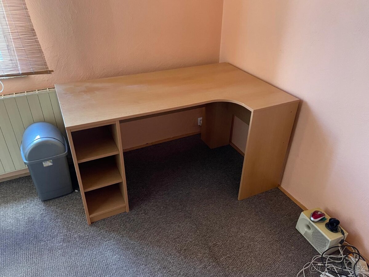 Psací stůl