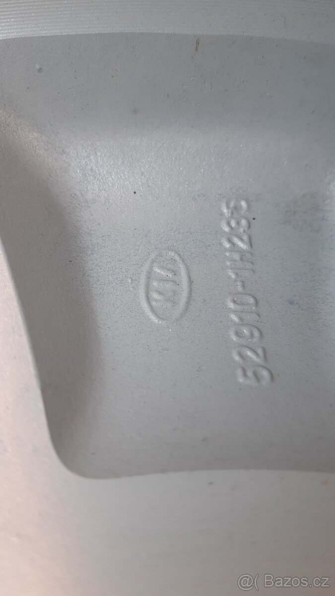 Prodám 1 sadu Kia Hyundai Al.disky+ př a z. světla