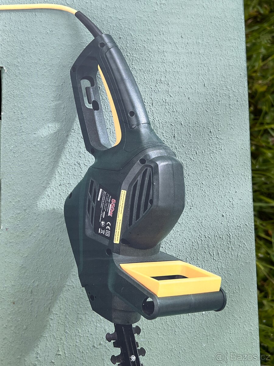 Nůžky na živý plot s  lištou 55 cm a o výkonu 550 W