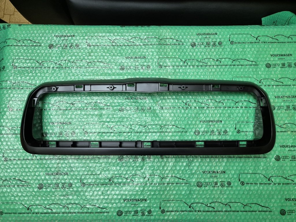 rám přední masky Škoda Octavia I