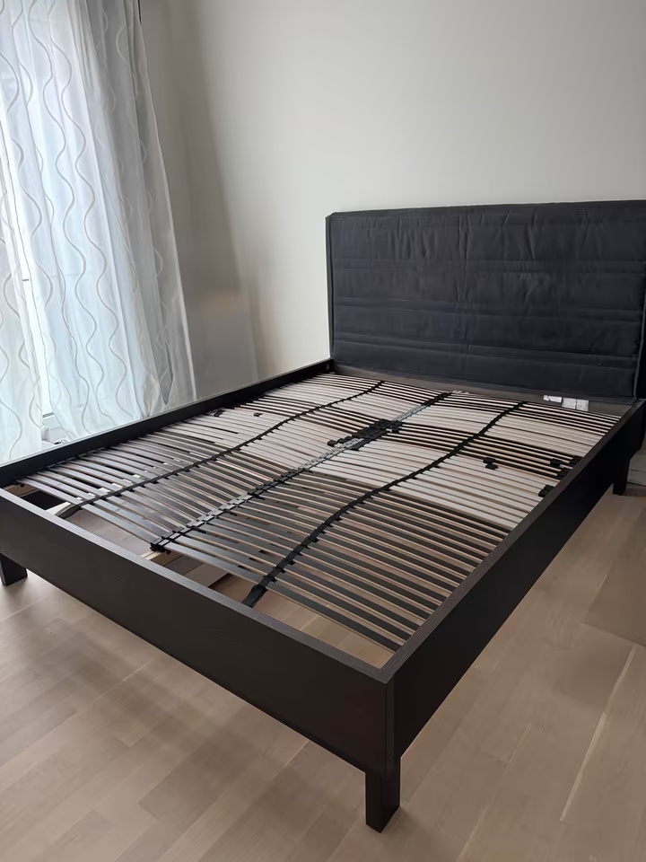 IKEA OPPLAND manželská postel 160x200 s čalouněným čelem